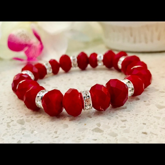 Red beaded bracelet - Picture 1 of 4
